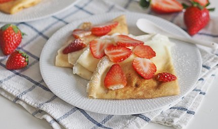 Palacinky s tvarohom a jahodami