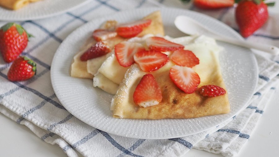 Palacinky s tvarohom a jahodami