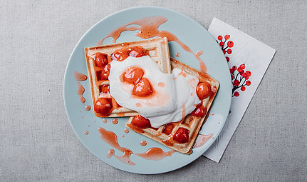 Vafle s jogurtom a jahodami (recept Sladkej babky)