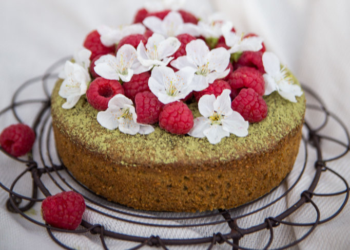Jarná tortička zo zeleného čaju matcha