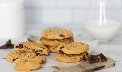 Cookies s arašidovým maslom a kúskami čokolády