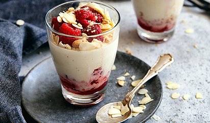 Panacotta z bielej čokolády s malinami