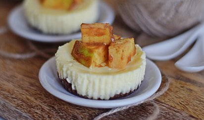 Minicheesecakes s jablkami v karamele