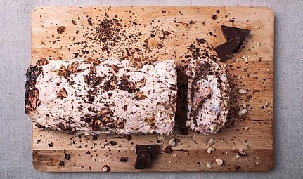 Snehovo-oriešková roláda (recept Sladkej babky)