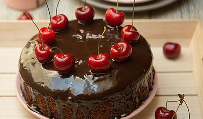Mandľovo-čokoládový koláč s čerešňami