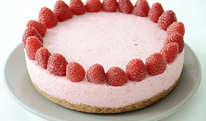 Nepečená malinovo-tvarohová torta