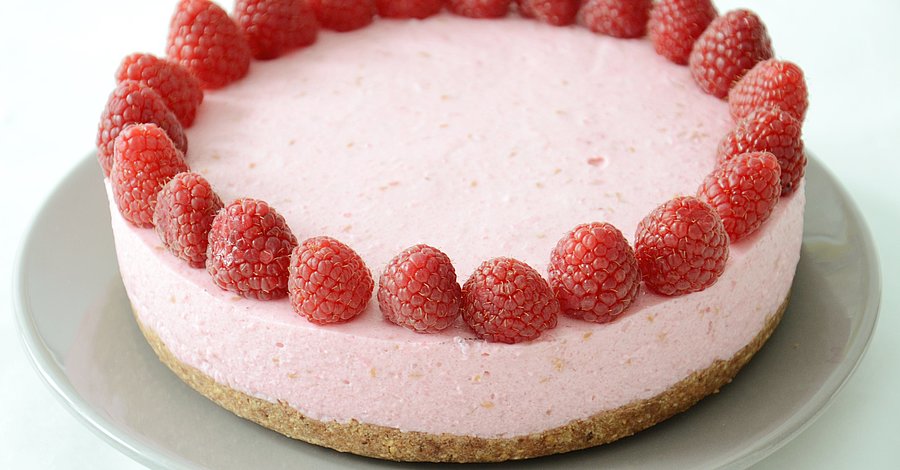 Nepečená malinovo-tvarohová torta